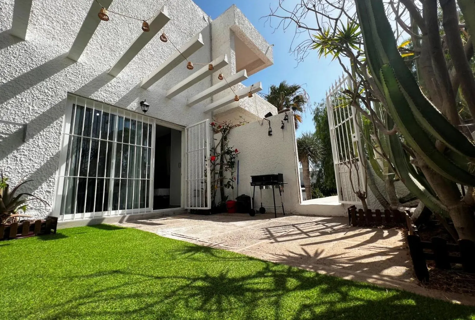 Moderno Estudio Con Jardin Con Bbq Y Piscina En Costa Del Silencio Spain
